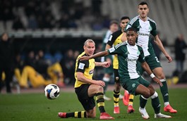 ΣΤΗΝ ΑΕΚ ΦΤΑΝΕΙ ΚΑΙ ΠΕΡΙΣΣΕΥΕΙ ΤΟ ΕΝΑ ΓΚΟΛ